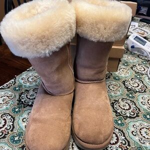 Women’s size 7 UGG boots